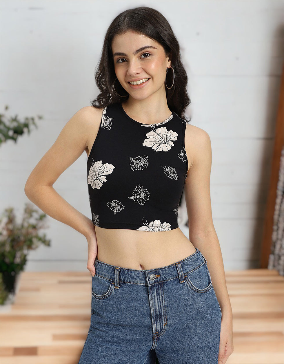 Black Floral Printed Round Neck Cropped Tank Top