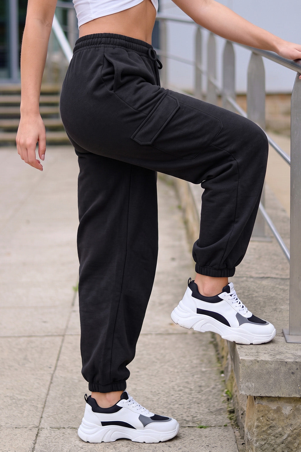 Black Solid Baggy Fit Cargo Jogger