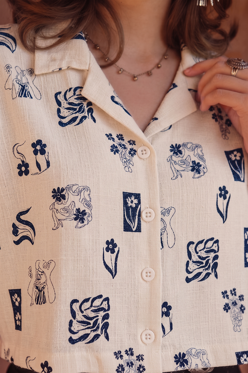 AOP Swanwhite Deep Navy  Oversized crop Shirt