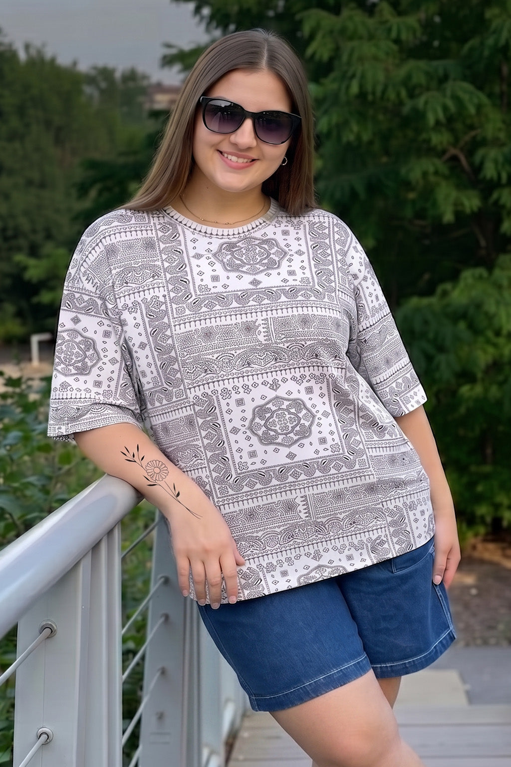 Paisley White Plus Size Oversized T-shirt