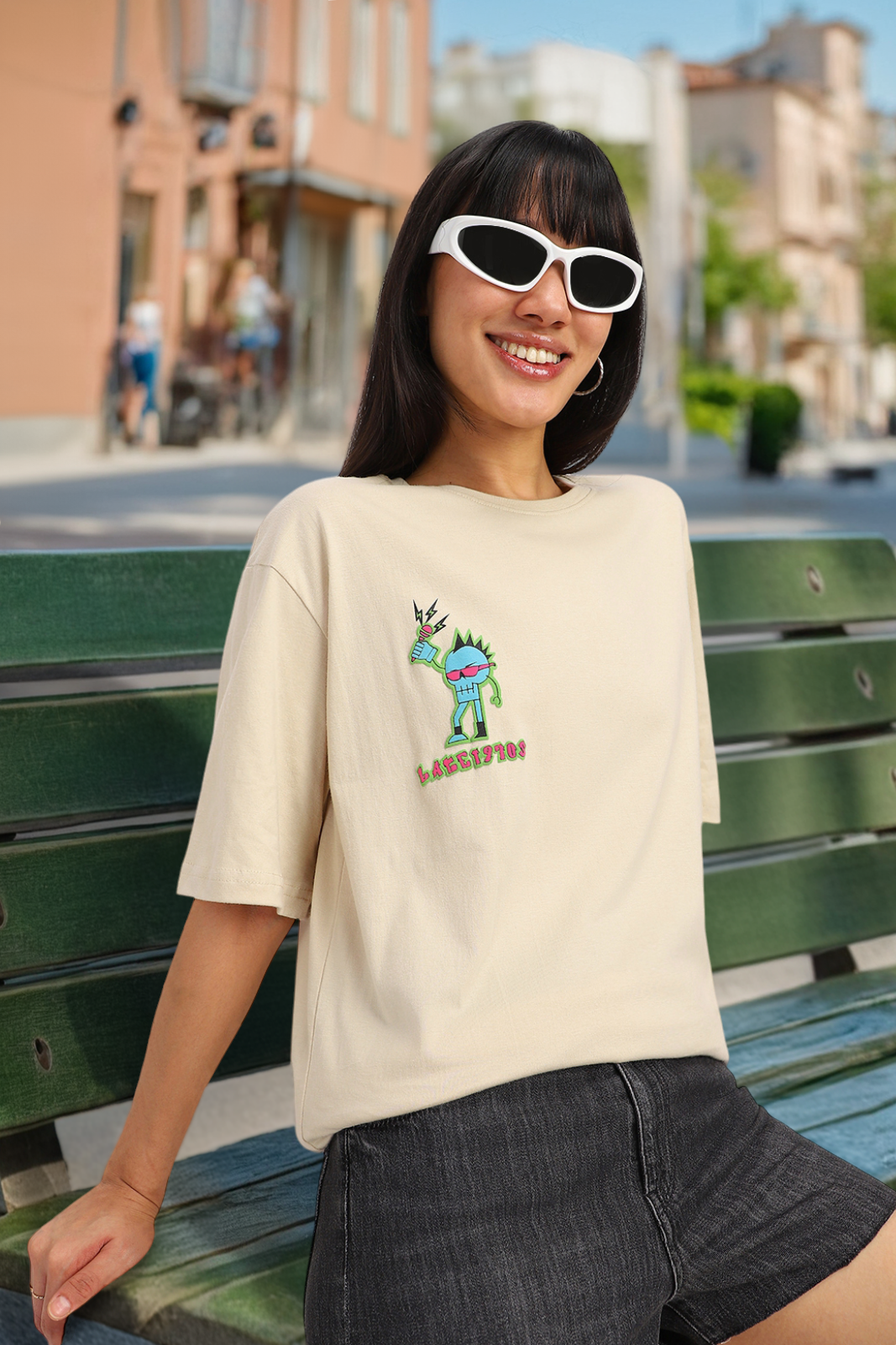 Late 1970s Swanwhite Oversized Fit Graphic T-Shirt